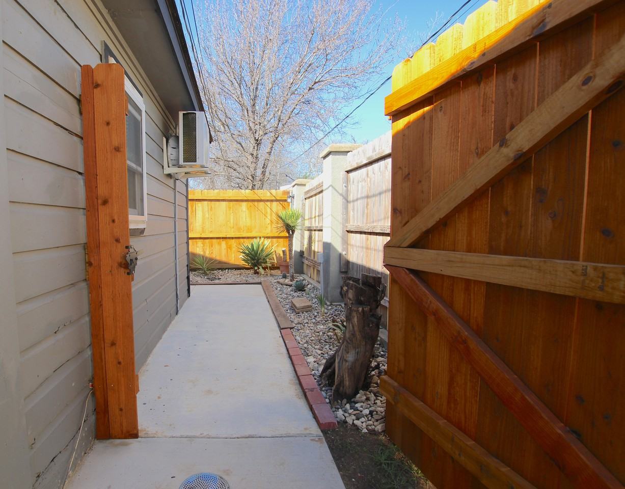 815 Aransas Dr #2 - Photo 2 of 12