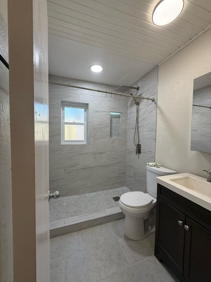 815 Aransas Dr #2 - Photo 7 of 12