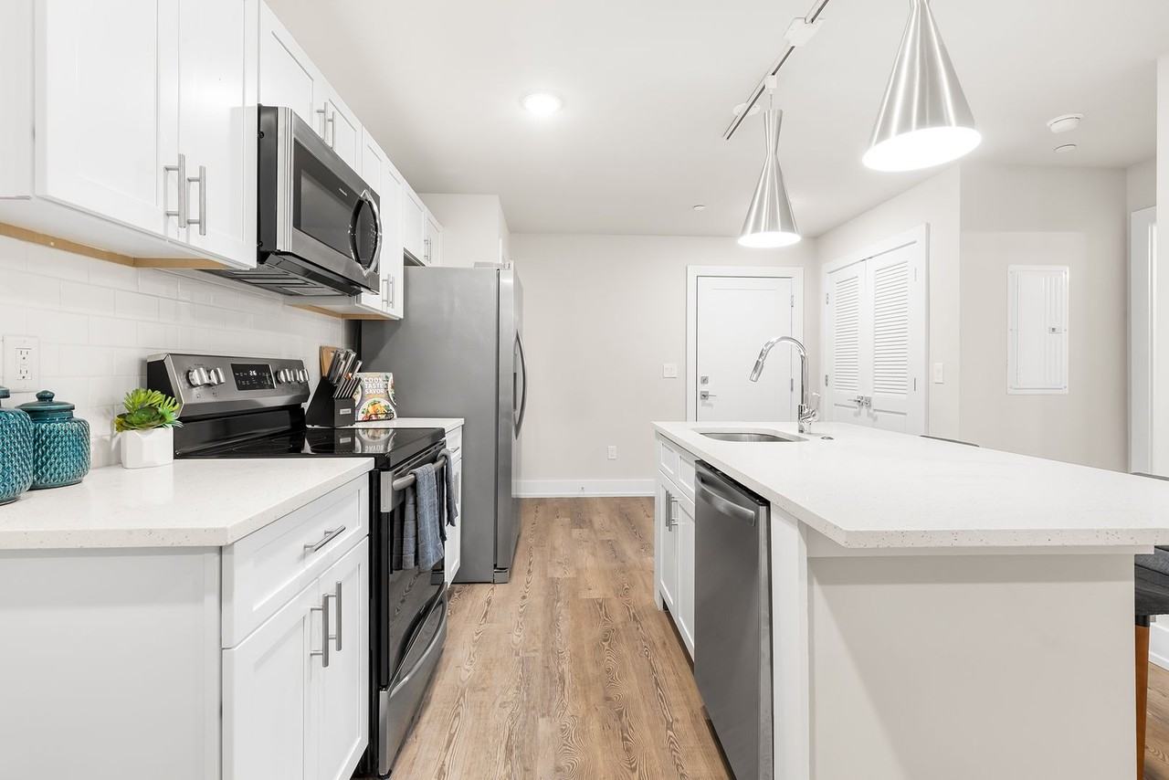 214 Vine - Photo 6 of 50