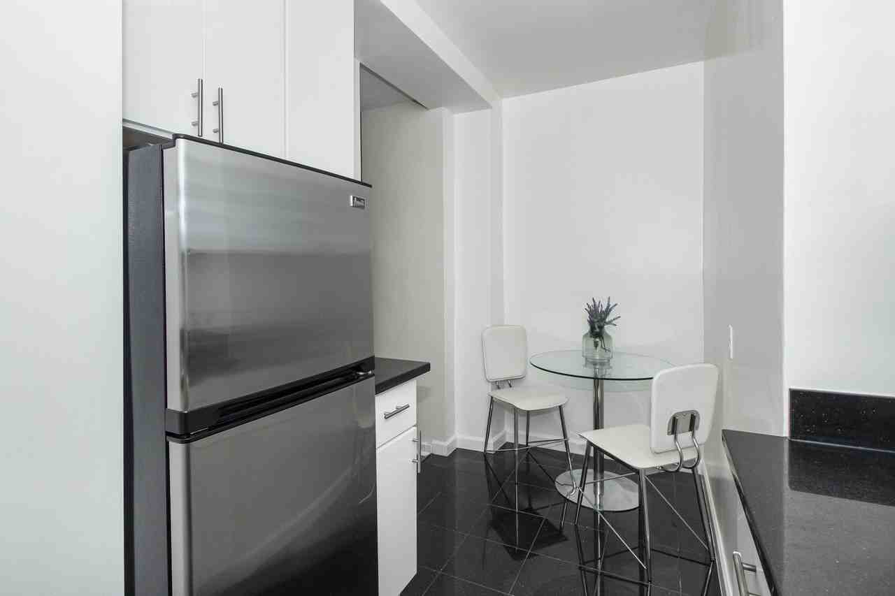 650 Ellis - Photo 4 of 11