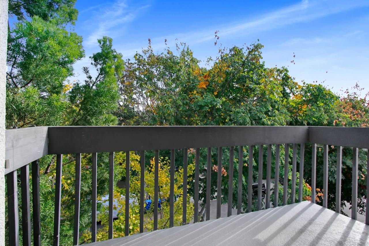 727 Westbourne - Photo 2 of 24