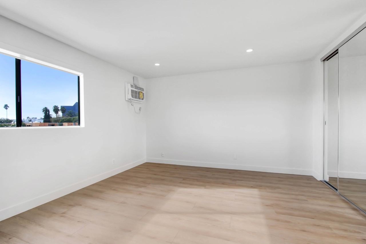 727 Westbourne - Photo 4 of 24