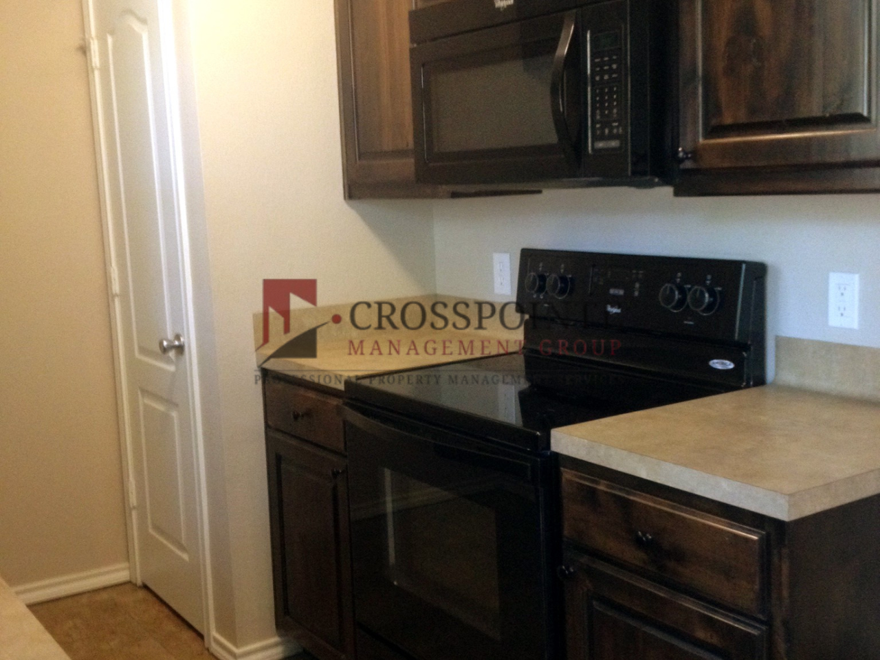 16952 Loring Ln - Photo 3 of 17