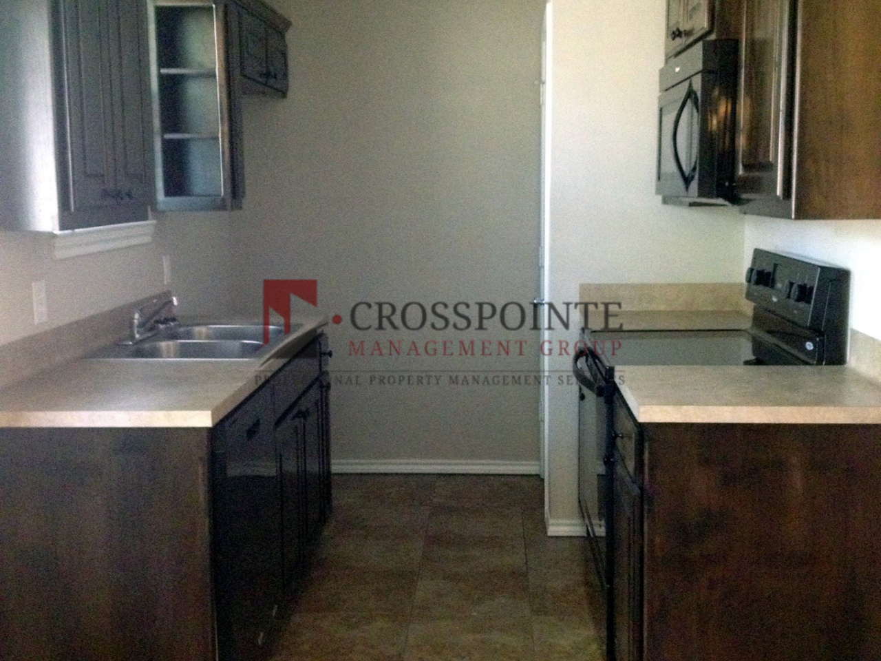 16952 Loring Ln - Photo 5 of 17