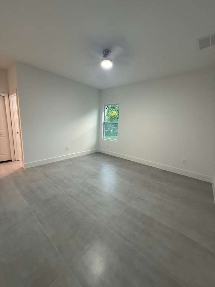 407 Harbor Boulevard - Photo 5 of 15