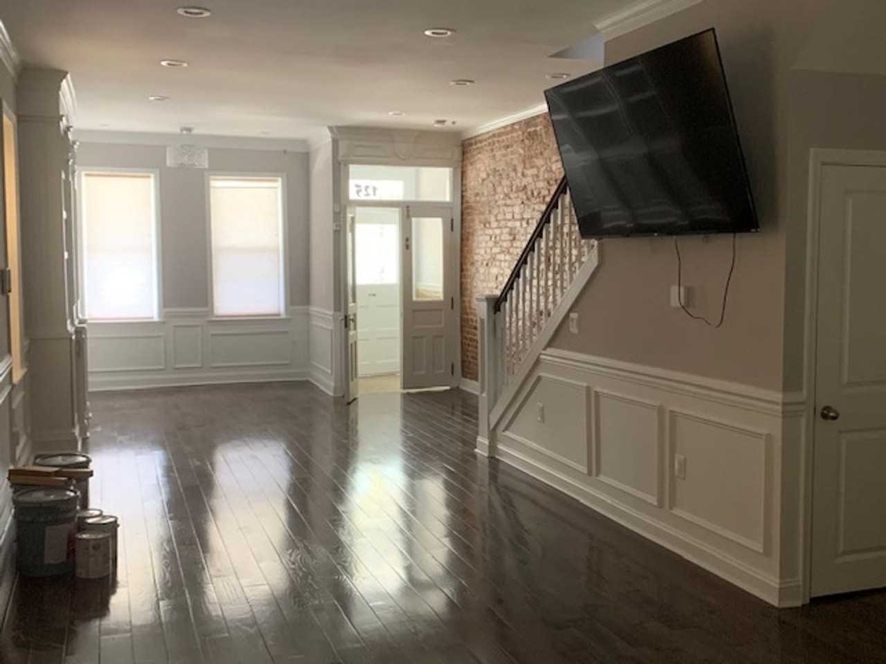 125 W Sharpnack St - Photo 3 of 32