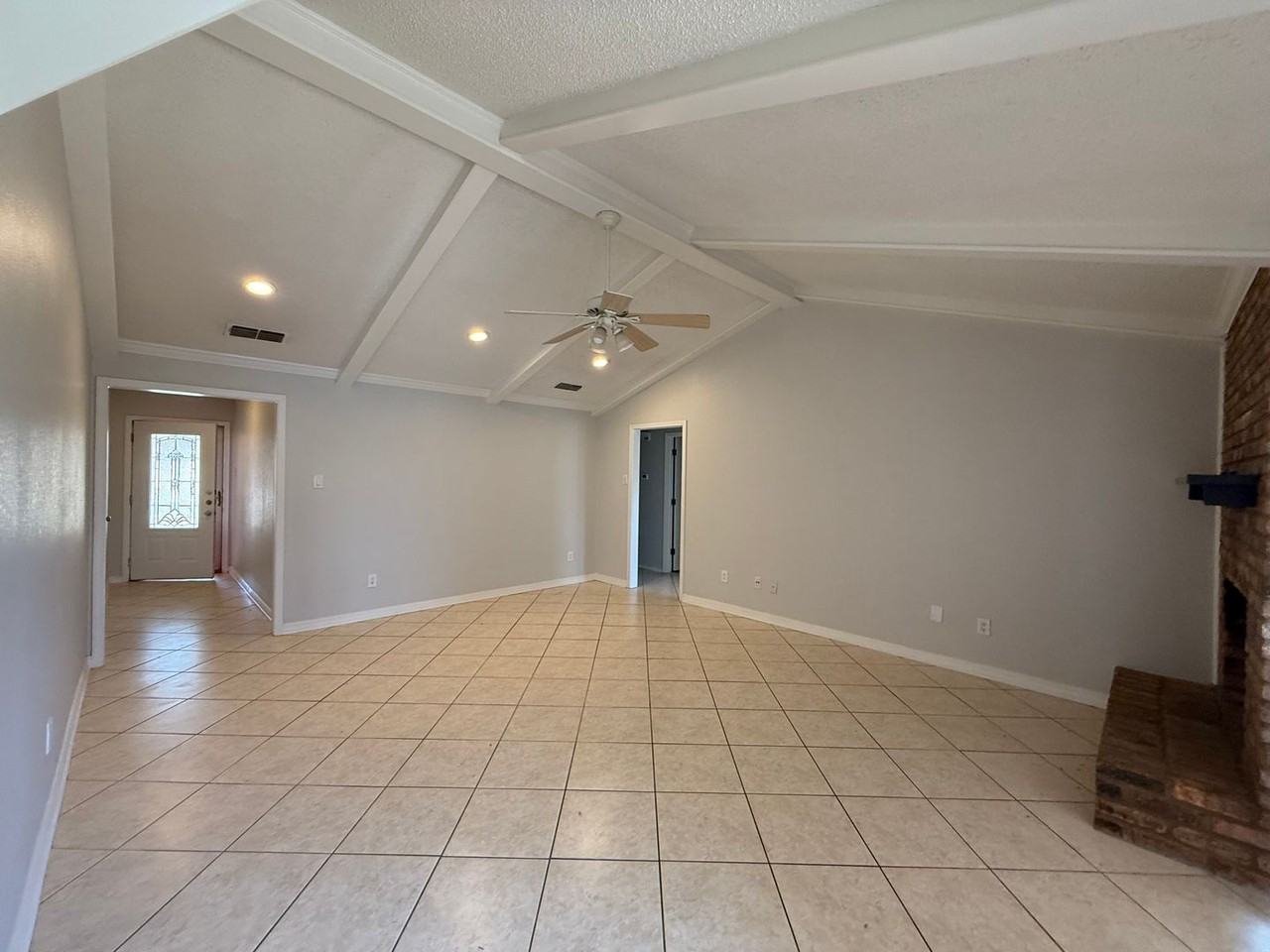 4817 72nd St - Photo 2 of 18
