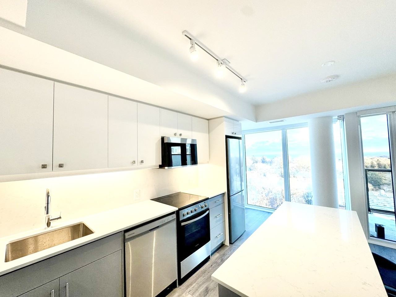 2 Manderley Drive #723 - Photo 3 of 10