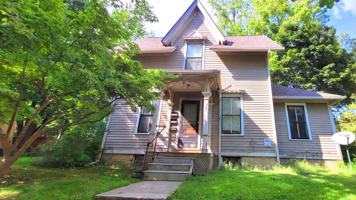 featured image of 321 E Cross St