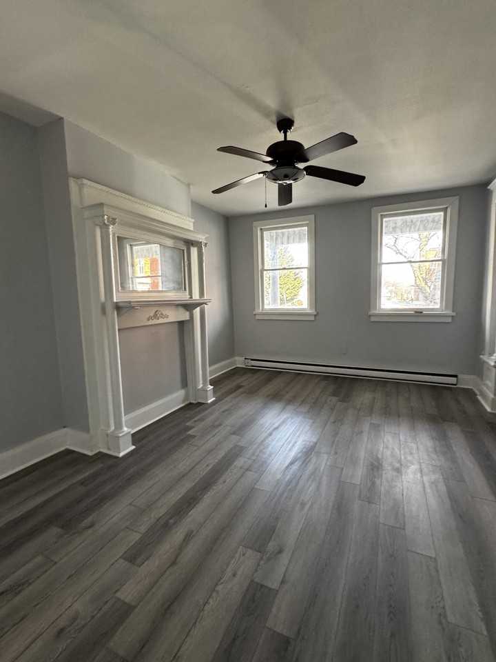 225 W Martin St #1 - Photo 3 of 15