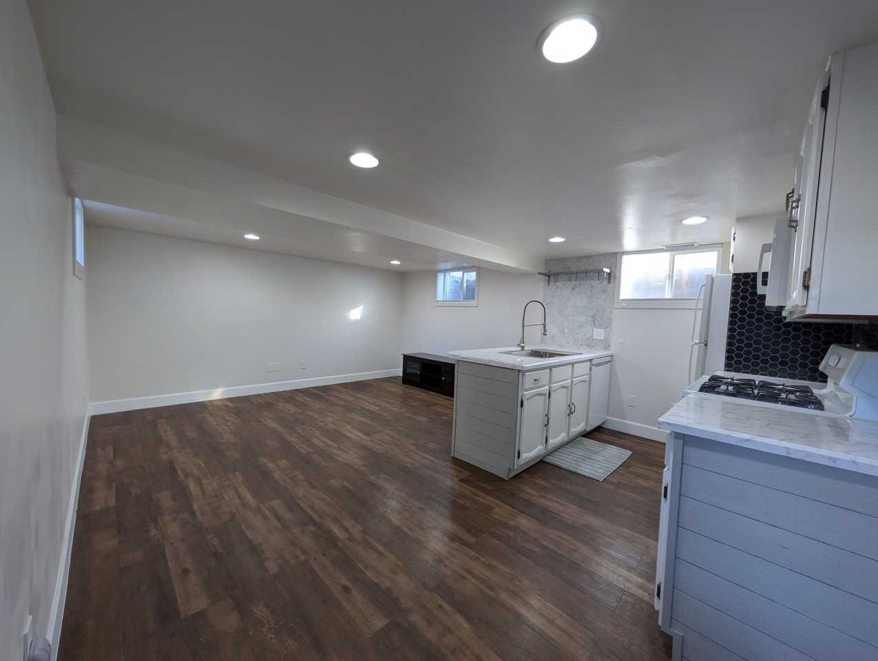 2275 E Hollywood Ave - Photo 4 of 21