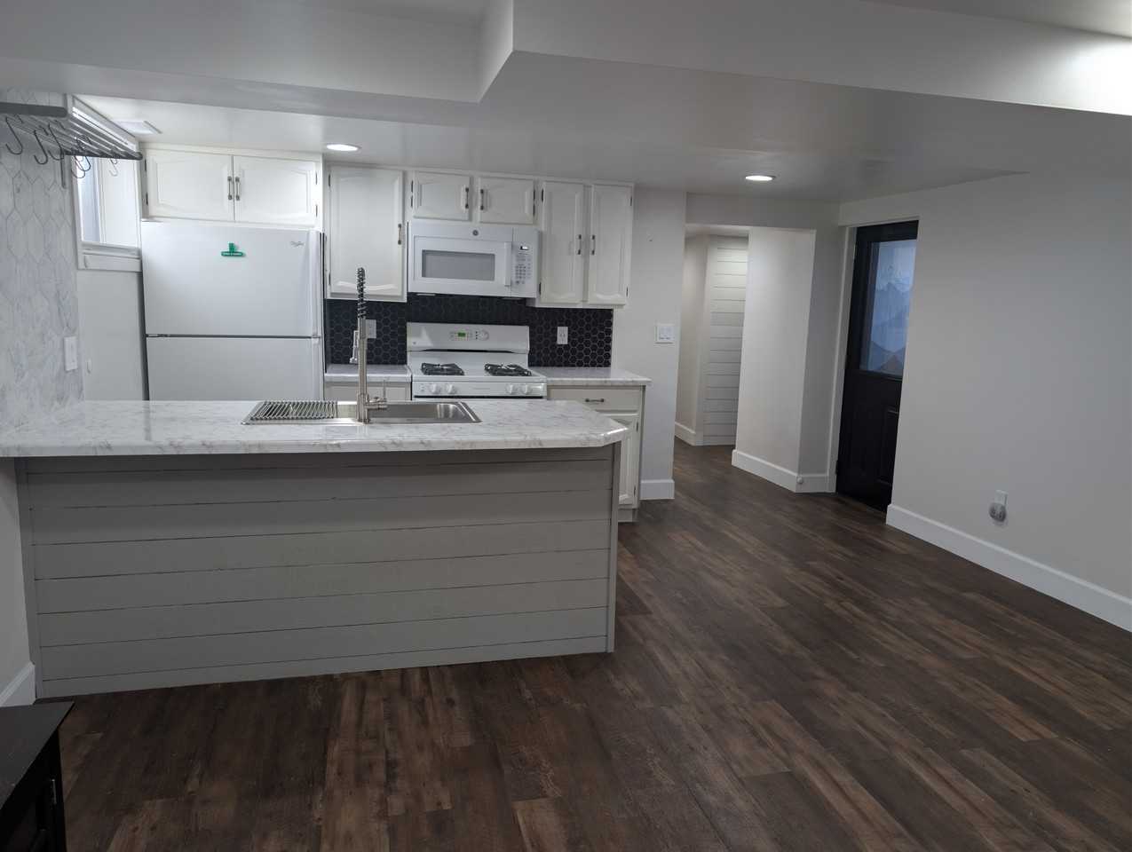 2275 E Hollywood Ave - Photo 5 of 21