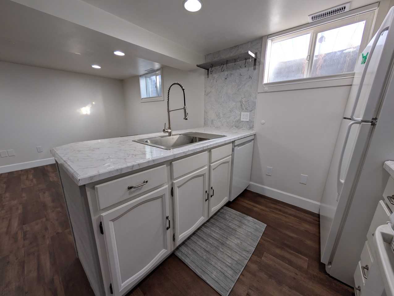 2275 E Hollywood Ave - Photo 6 of 21