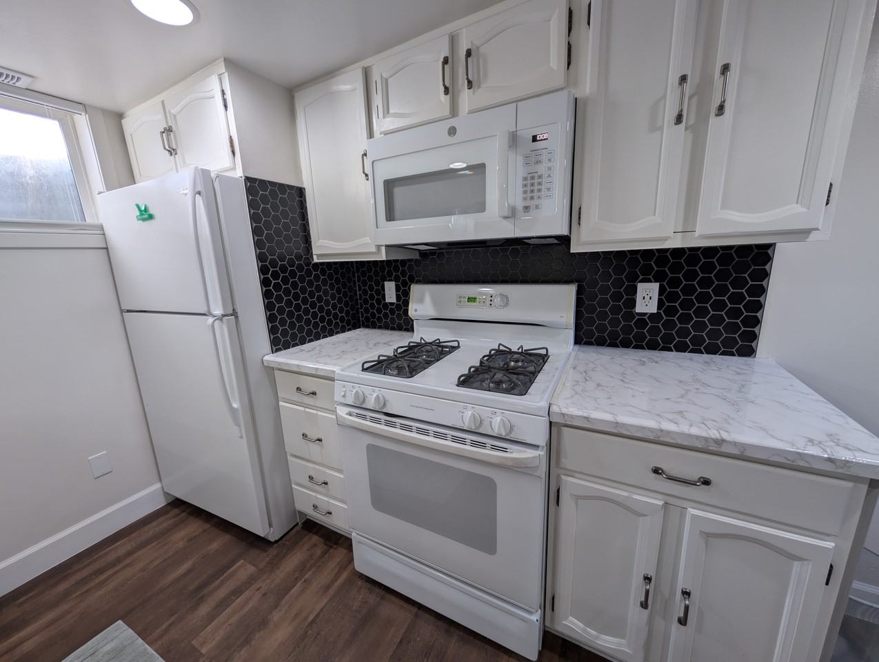 2275 E Hollywood Ave - Photo 7 of 21