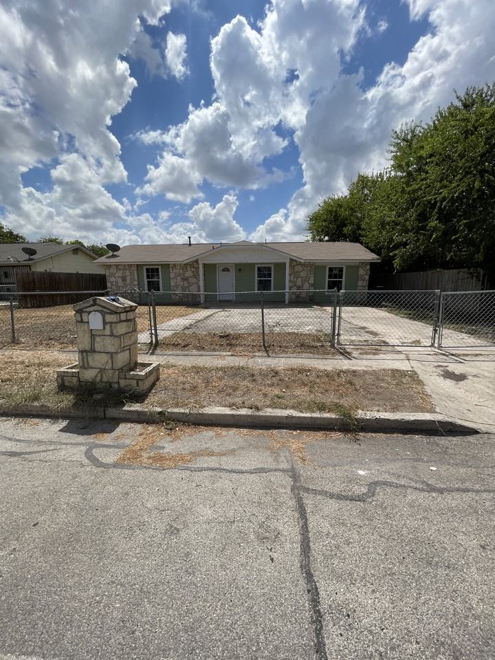 8834 Five Palms Dr #1