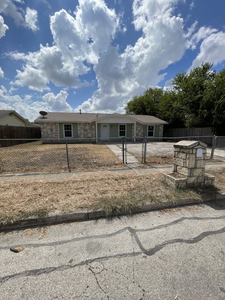 8834 Five Palms Dr #1 - Photo 2 of 15