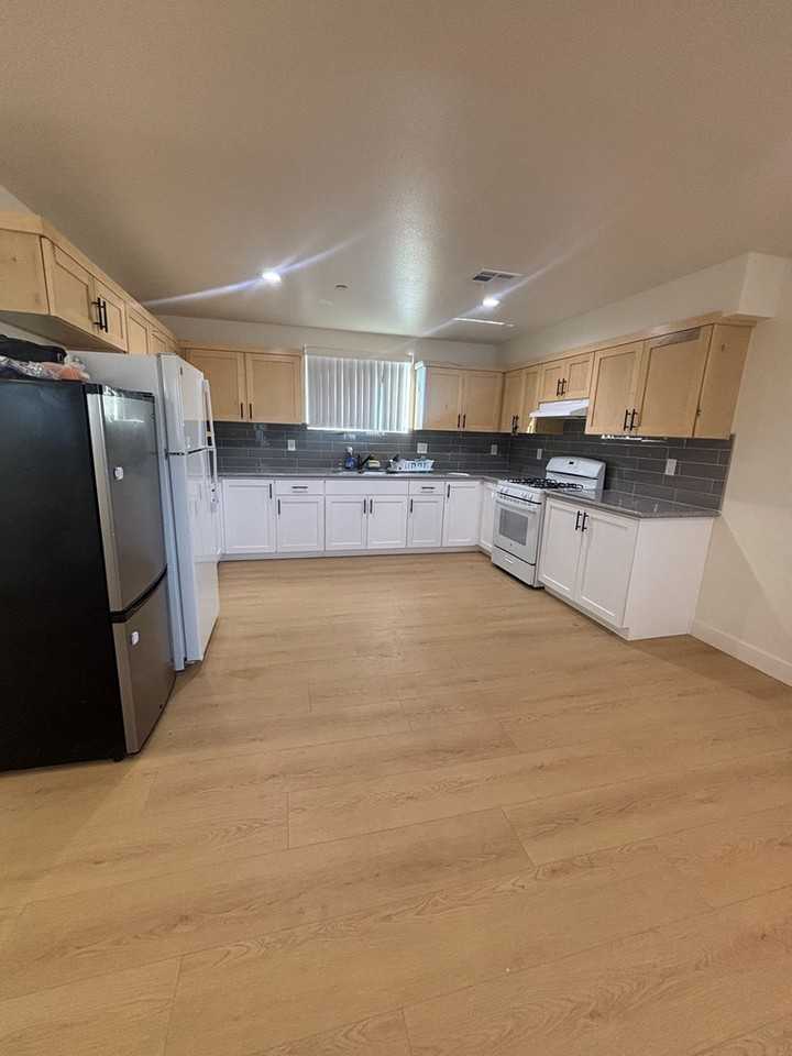 157 West 65th Street - Photo 3 of 24