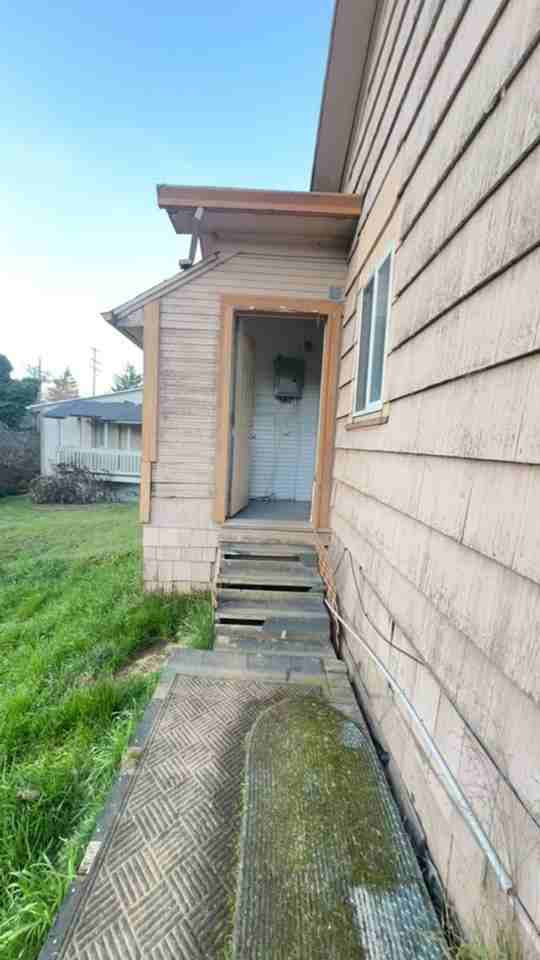 63718 Ellen St - Photo 2 of 12