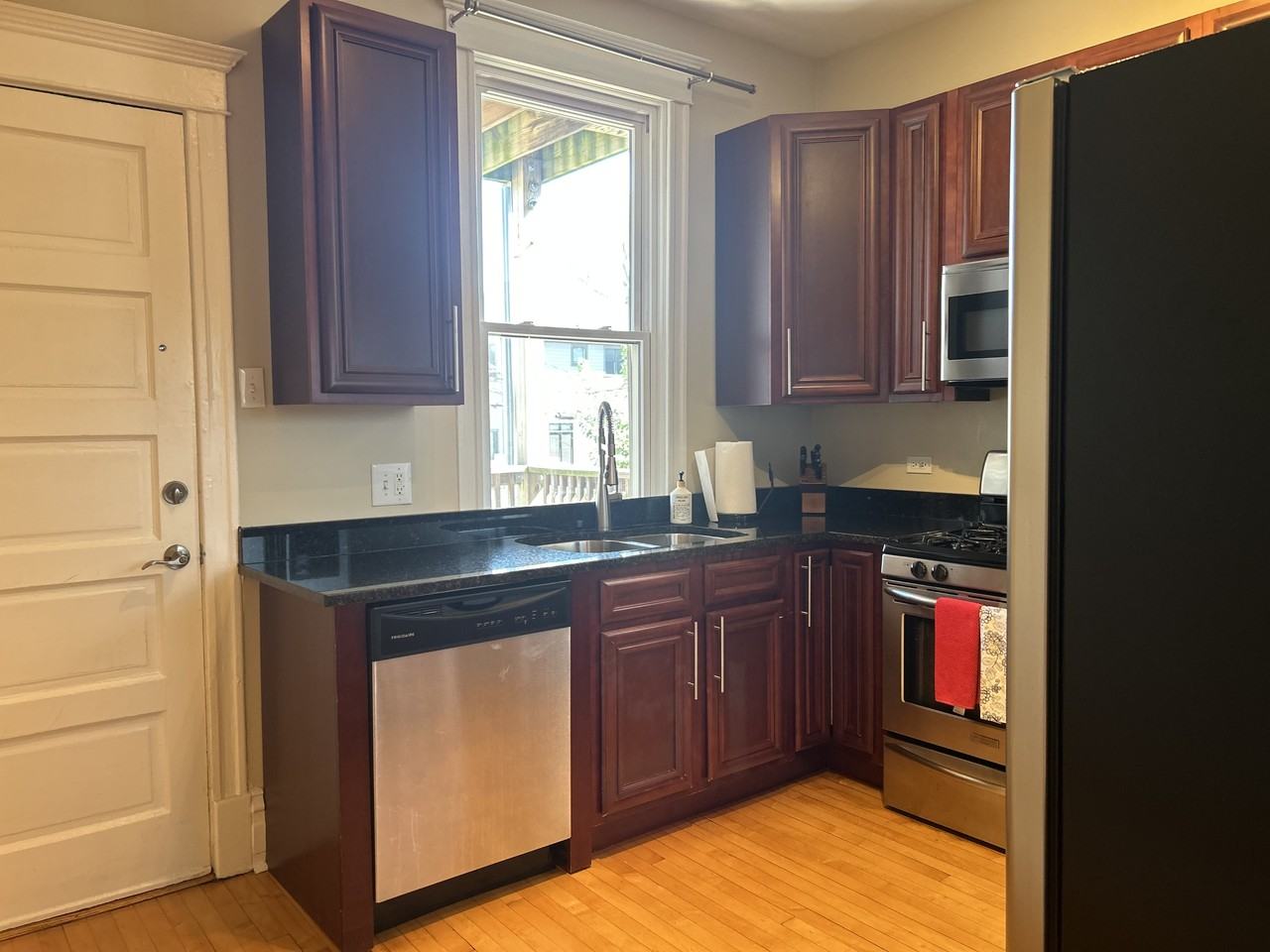 3249 N Hoyne Ave #2 - Photo 5 of 9