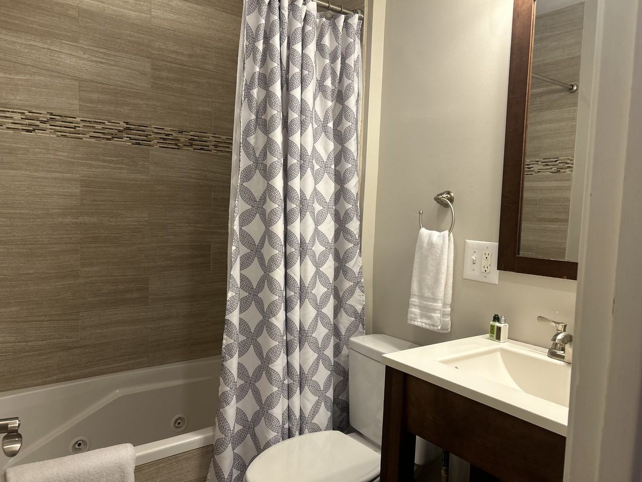 3249 N Hoyne Ave #2 - Photo 7 of 9