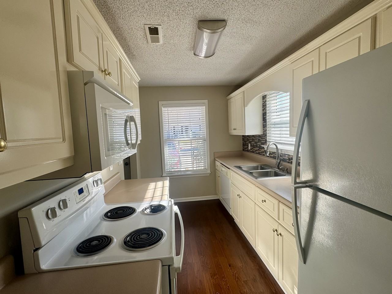 1653 Summerwoods Cir #1 - Photo 6 of 19