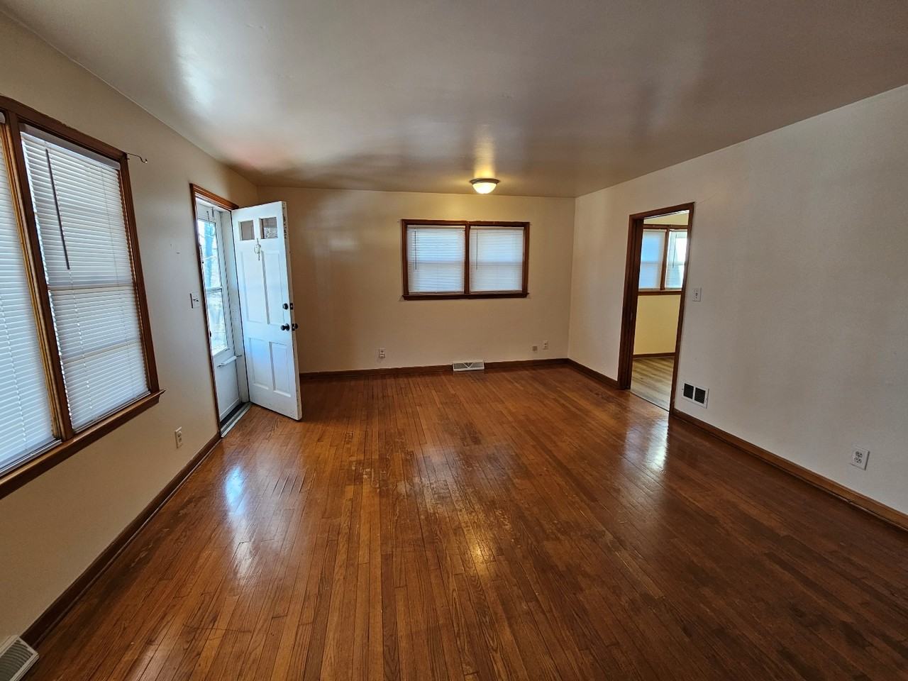 333 6th St Sw #1 - Photo 2 of 15