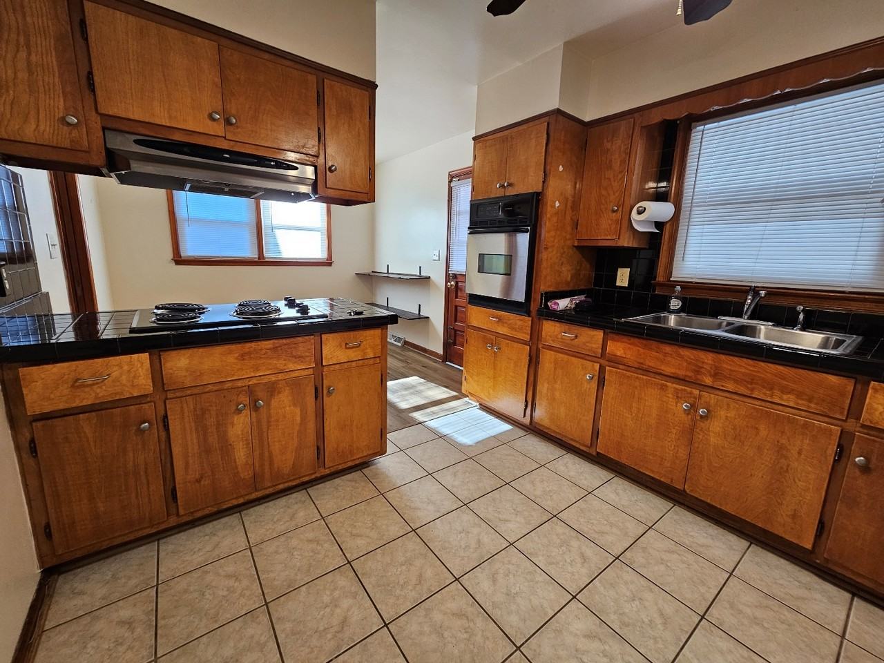 333 6th St Sw #1 - Photo 4 of 15