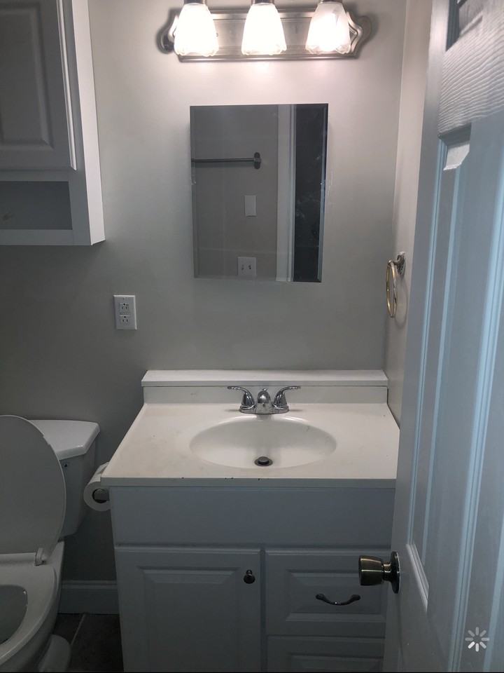 906 Sanborn St #NA - Photo 5 of 17