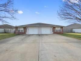 featured image of 409 Nw Woodbury Dr