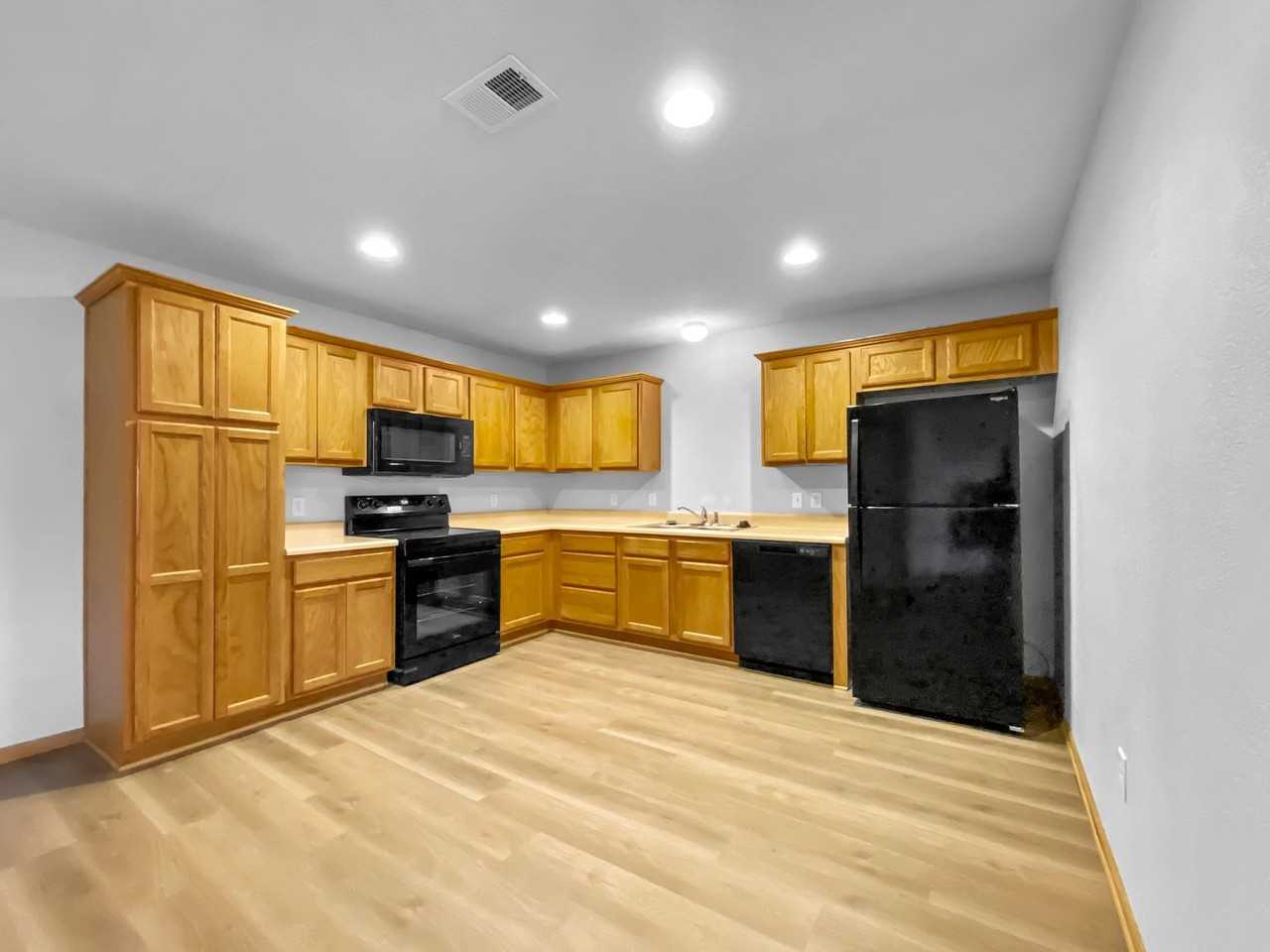 409 Nw Woodbury Dr - Photo 3 of 16