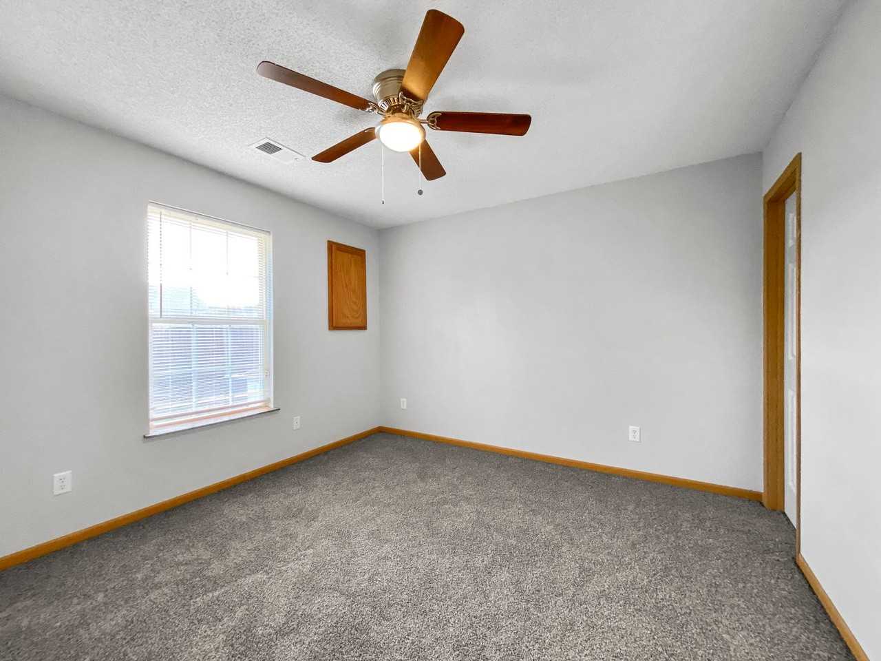 409 Nw Woodbury Dr - Photo 7 of 16