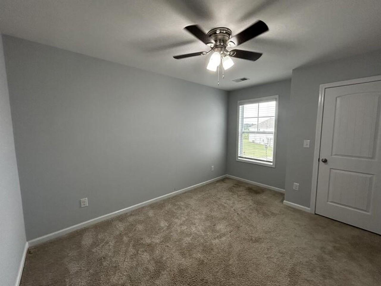 138 Adger Rd - Photo 5 of 19