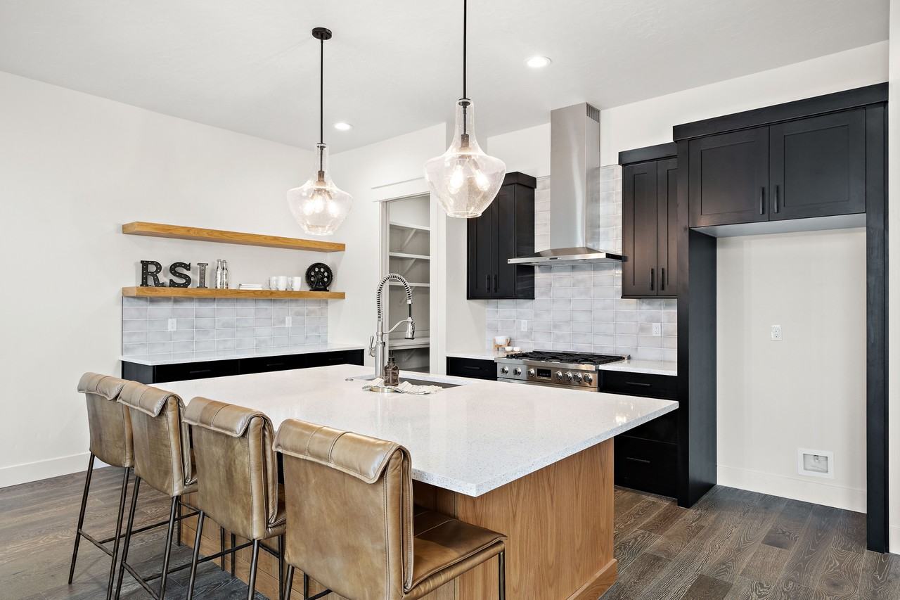 2440 W Iron Coop St #1 - Photo 3 of 16