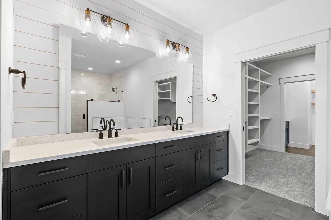 2440 W Iron Coop St #1 - Photo 4 of 16