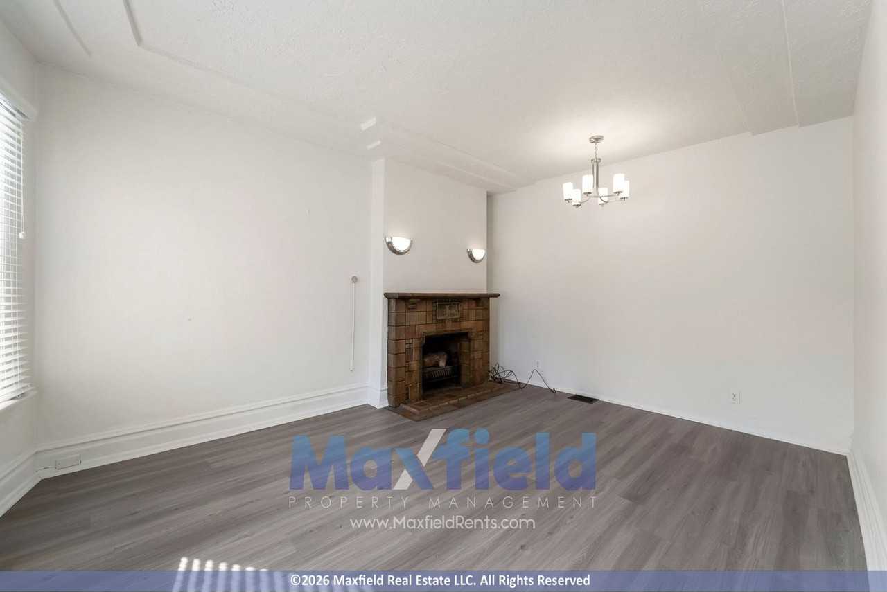 1964 S 900 E - Photo 3 of 15