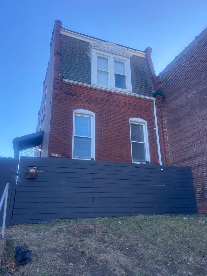 3030 Chippewa St - Photo 2 of 16