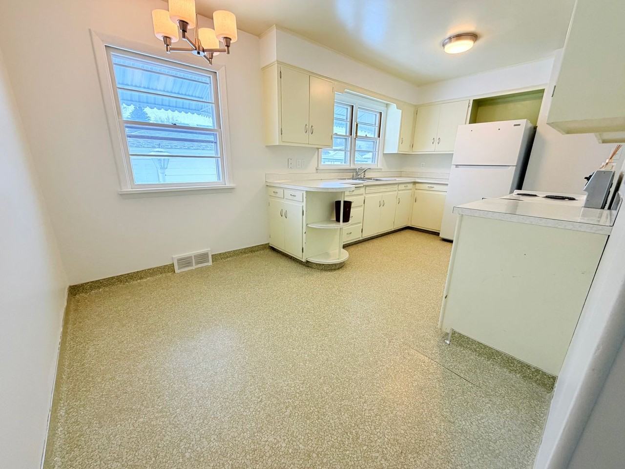 3656 4th Ave S - Photo 4 of 30