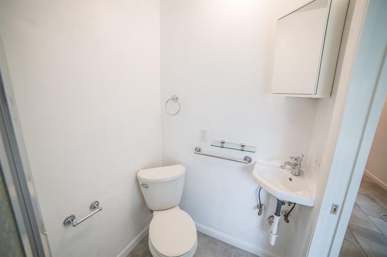 101 Nw 7th Ter #10 - Photo 5 of 12