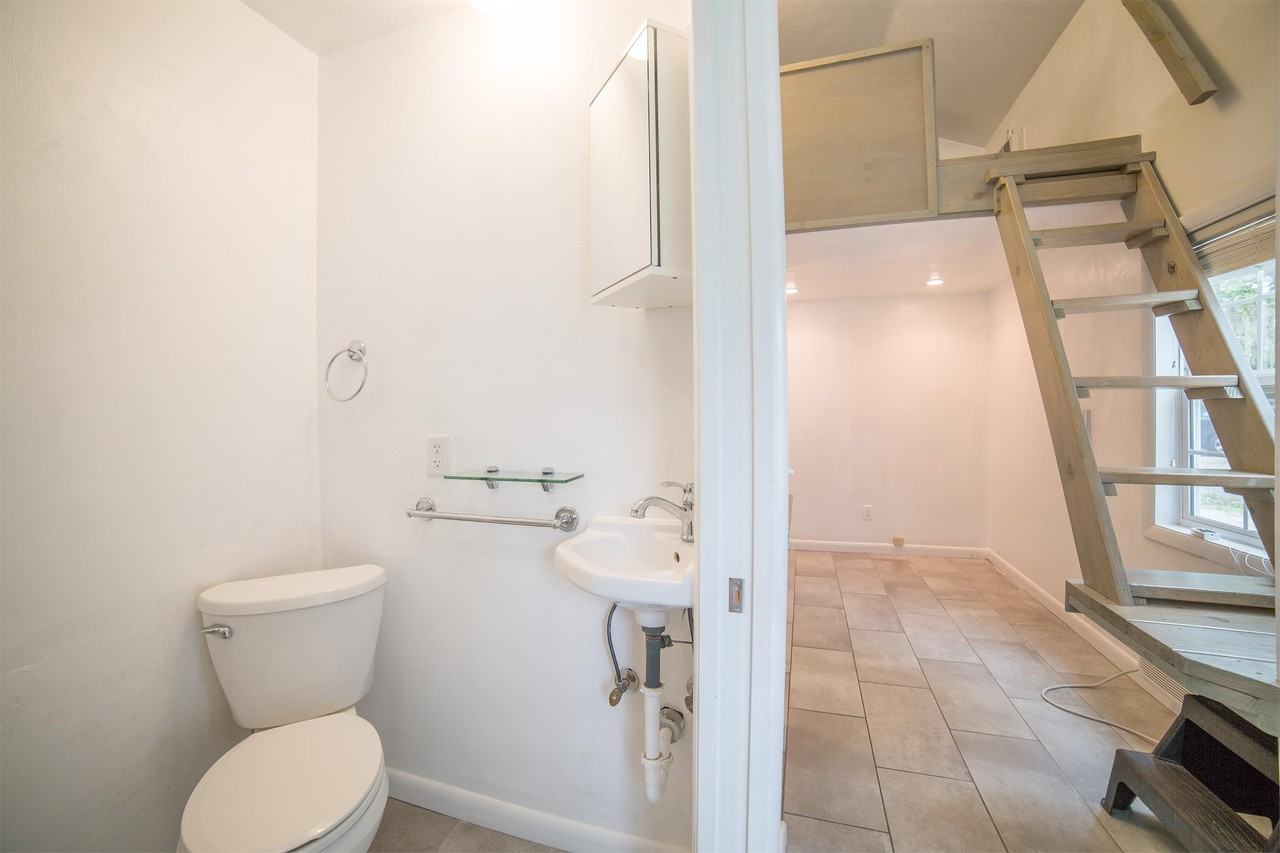 101 Nw 7th Ter #10 - Photo 6 of 12