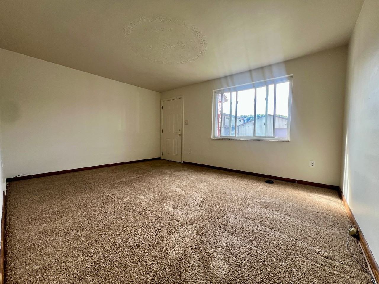 105 Savors Ct - Photo 2 of 10