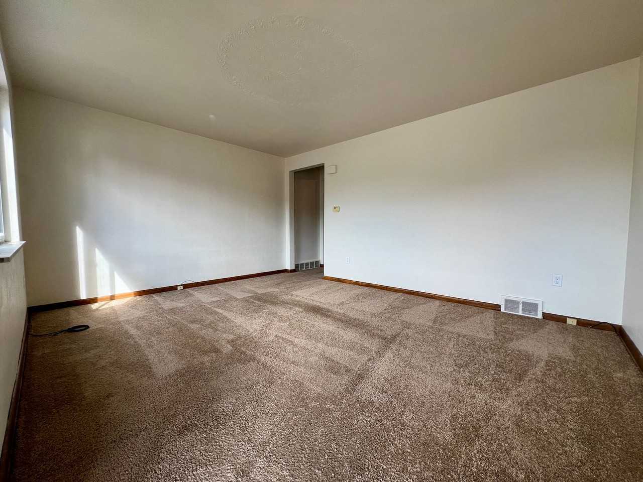 105 Savors Ct - Photo 3 of 10