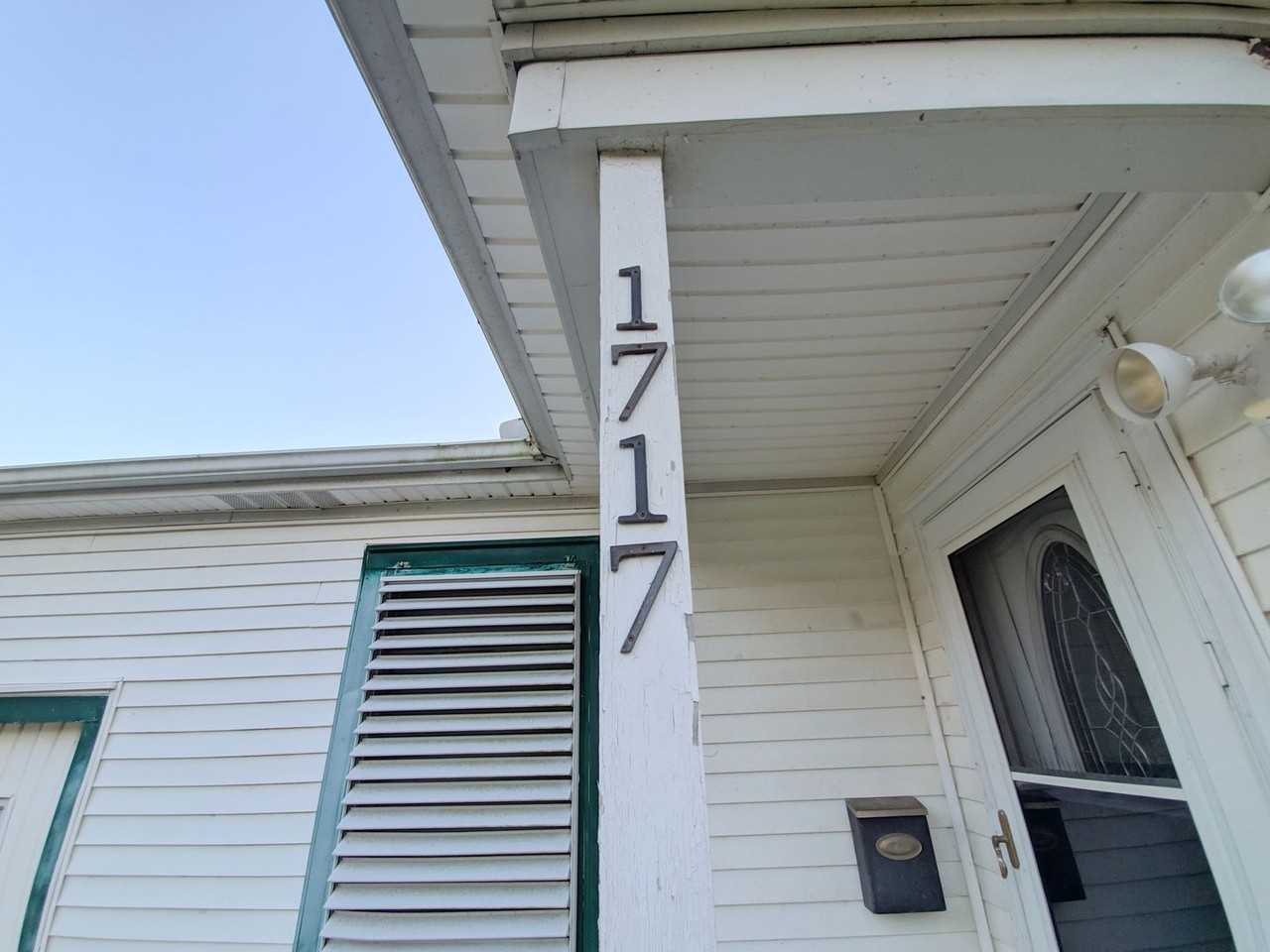 1717 Hawthorne St - Photo 2 of 13