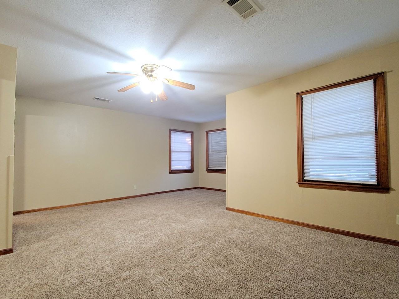 1717 Hawthorne St - Photo 5 of 13