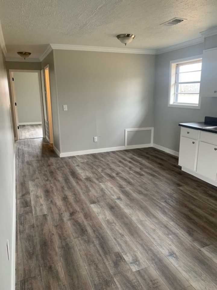 105 Rogers Rd - Photo 3 of 11