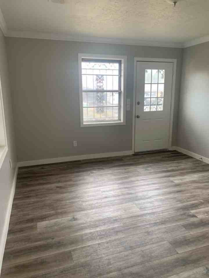 105 Rogers Rd - Photo 4 of 11