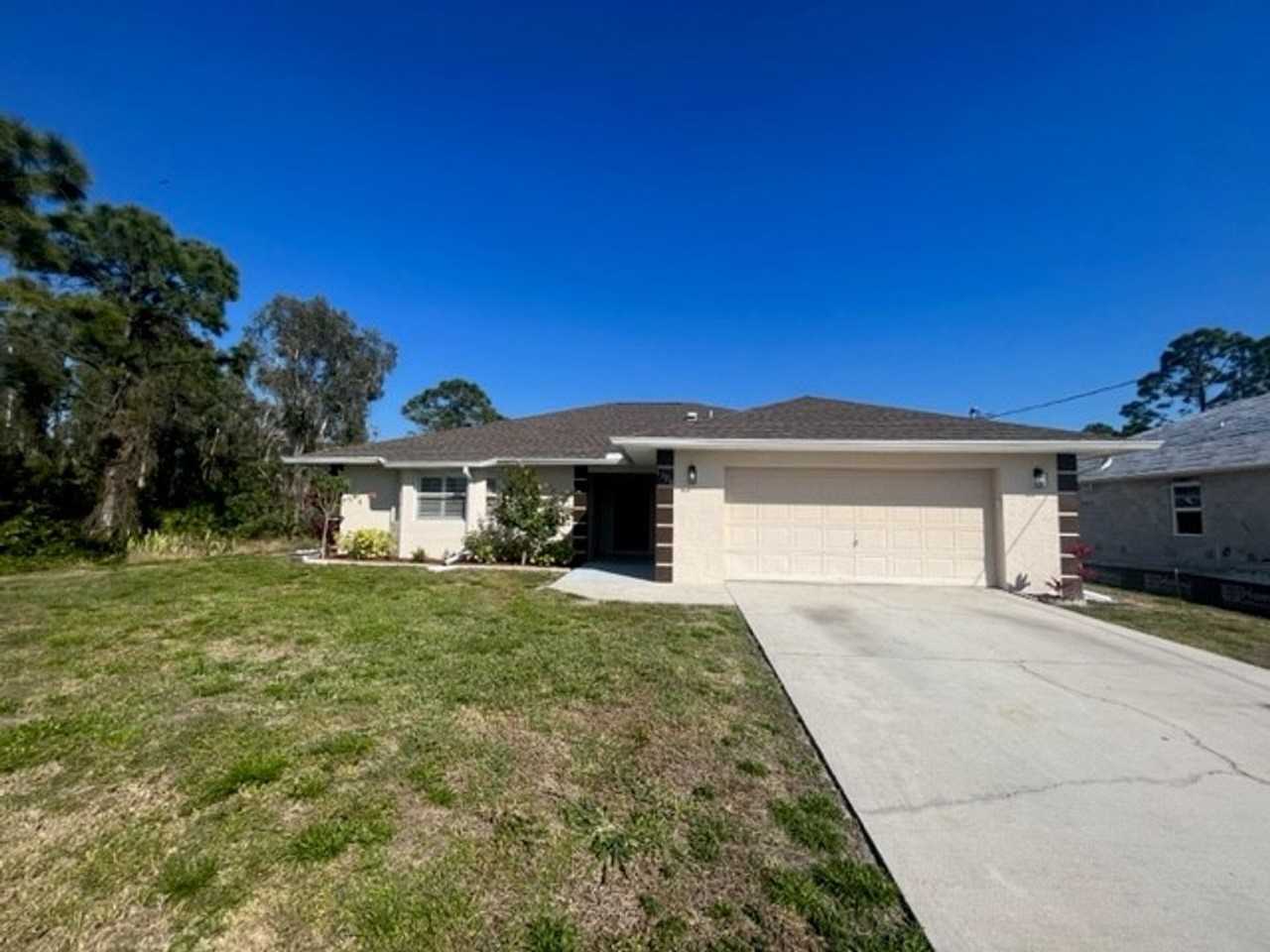 1126 Calmar Ave - Photo 2 of 20