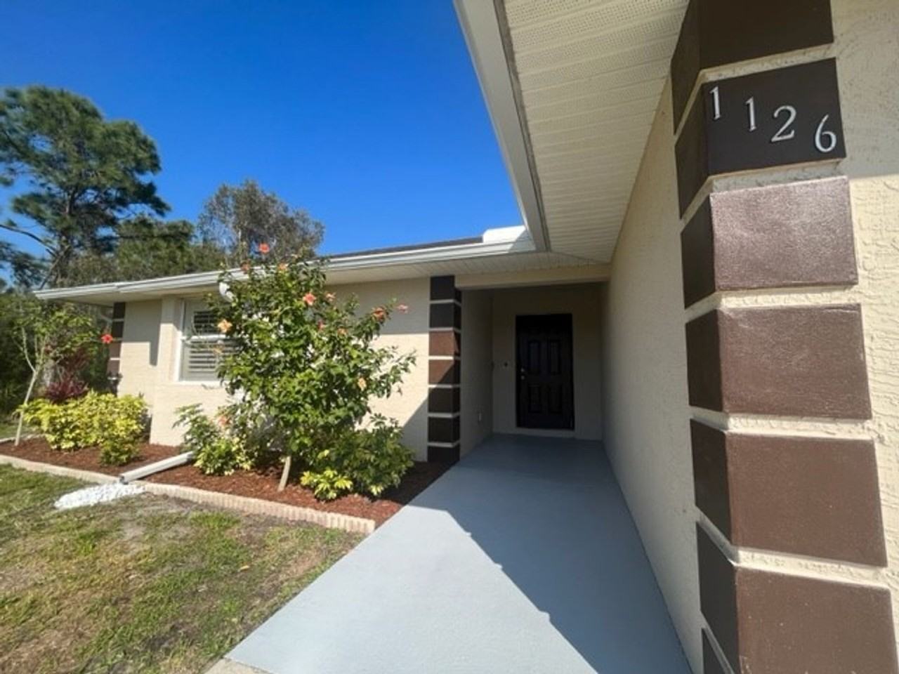 1126 Calmar Ave - Photo 3 of 20