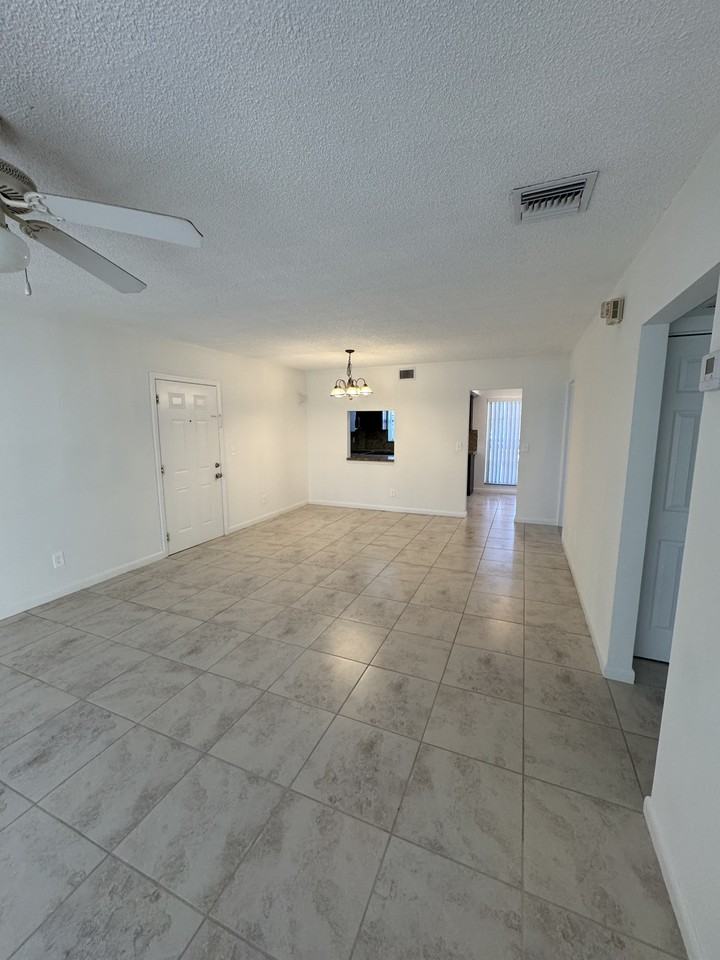 3327 Nw 101st Ave #3327 - Photo 5 of 11