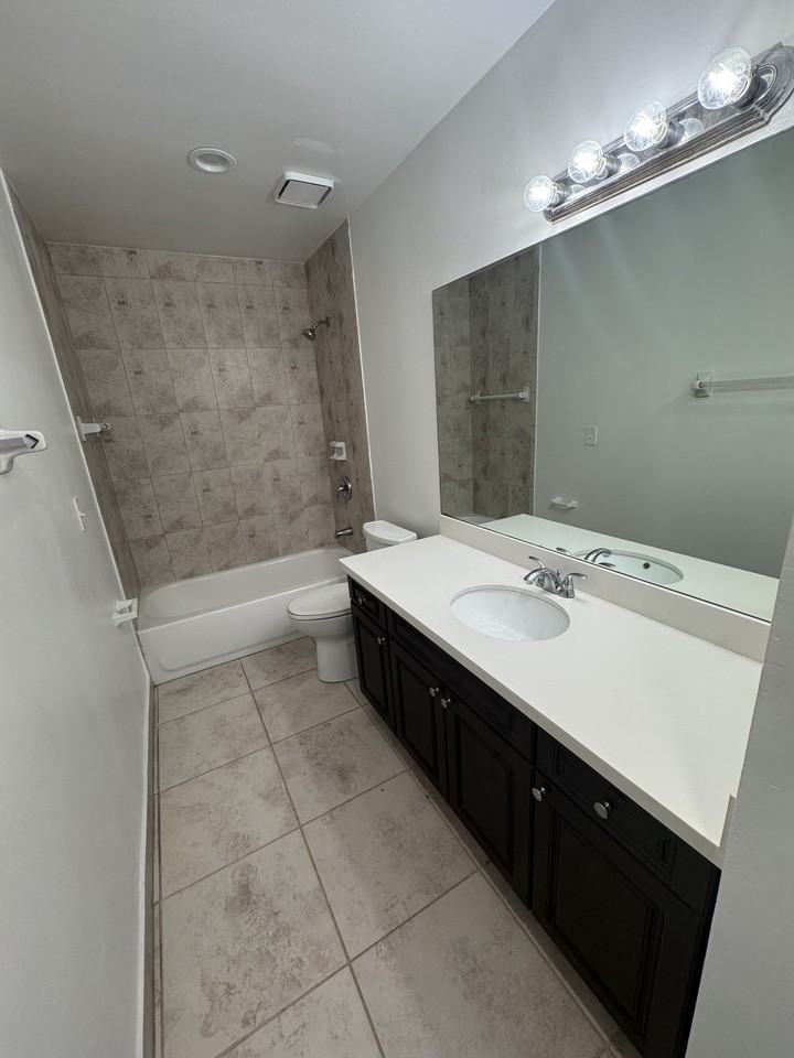 3327 Nw 101st Ave #3327 - Photo 7 of 11