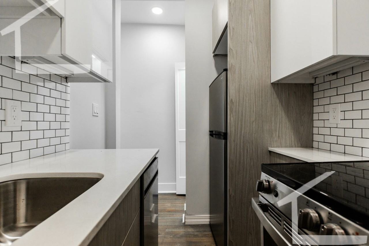 1111 Park Dr - Photo 2 of 7